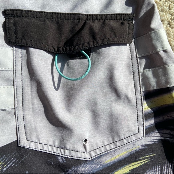 Burnside Men’s Board Shorts Tropical Print - Picture 3 of 6